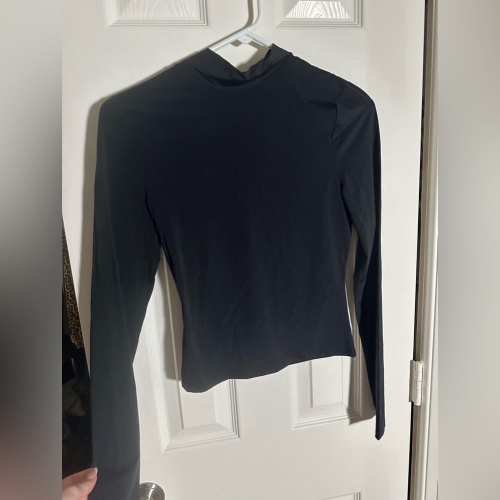 NWT Tiger Mist Mock Neck Top